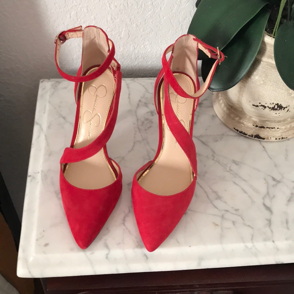 I’m selling a pair of heels they are 4 inchestall